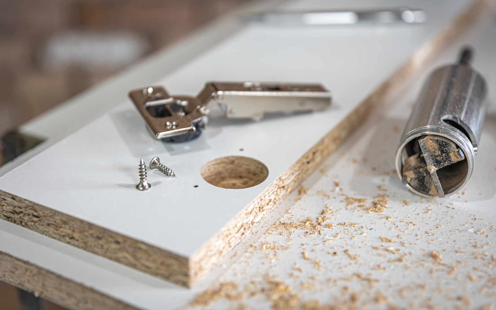 errores-comunes-al-elegir-materiales-para-muebles-y-como-evitarlos-fernandez-y-cia-muebles-de-melamina-1600x1000