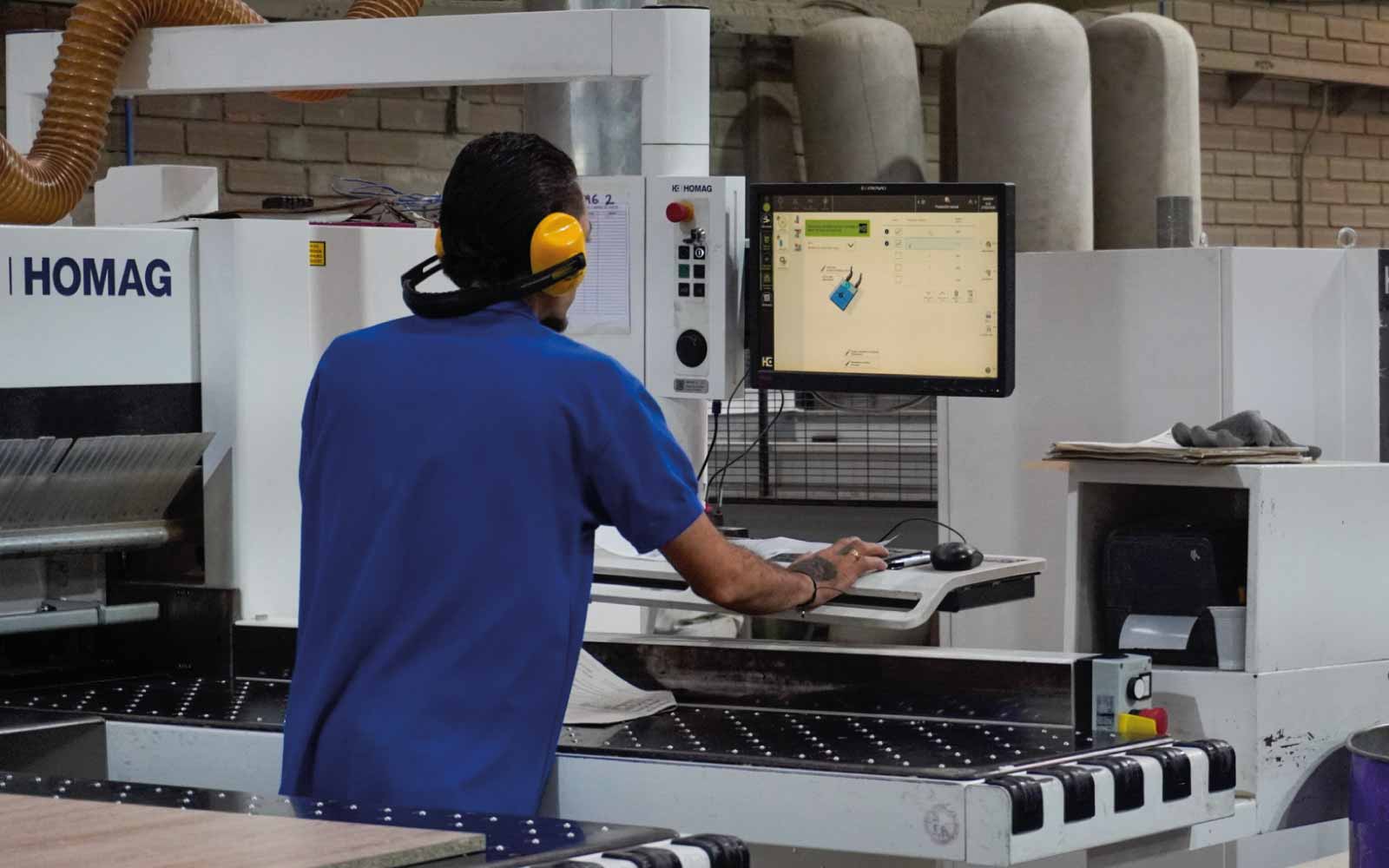 nuestra-historia-fernandez-y-cia-fyc-tableros-de-MDF-1600x1000